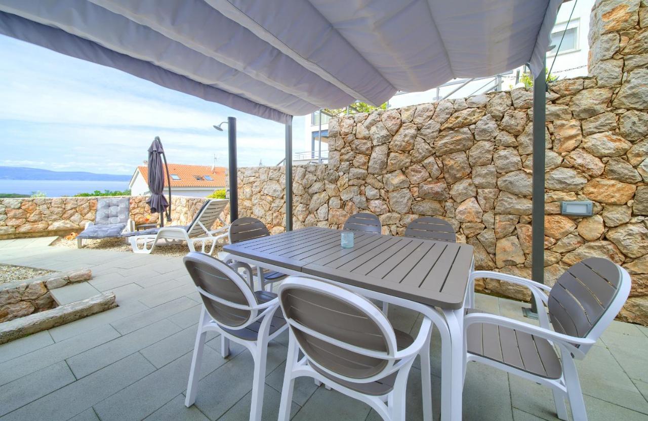 Villa Solis Lacus Modern Apartment - Private Heated Pool - Smart Tv Sky X - Free Parking Njivice Exterior foto