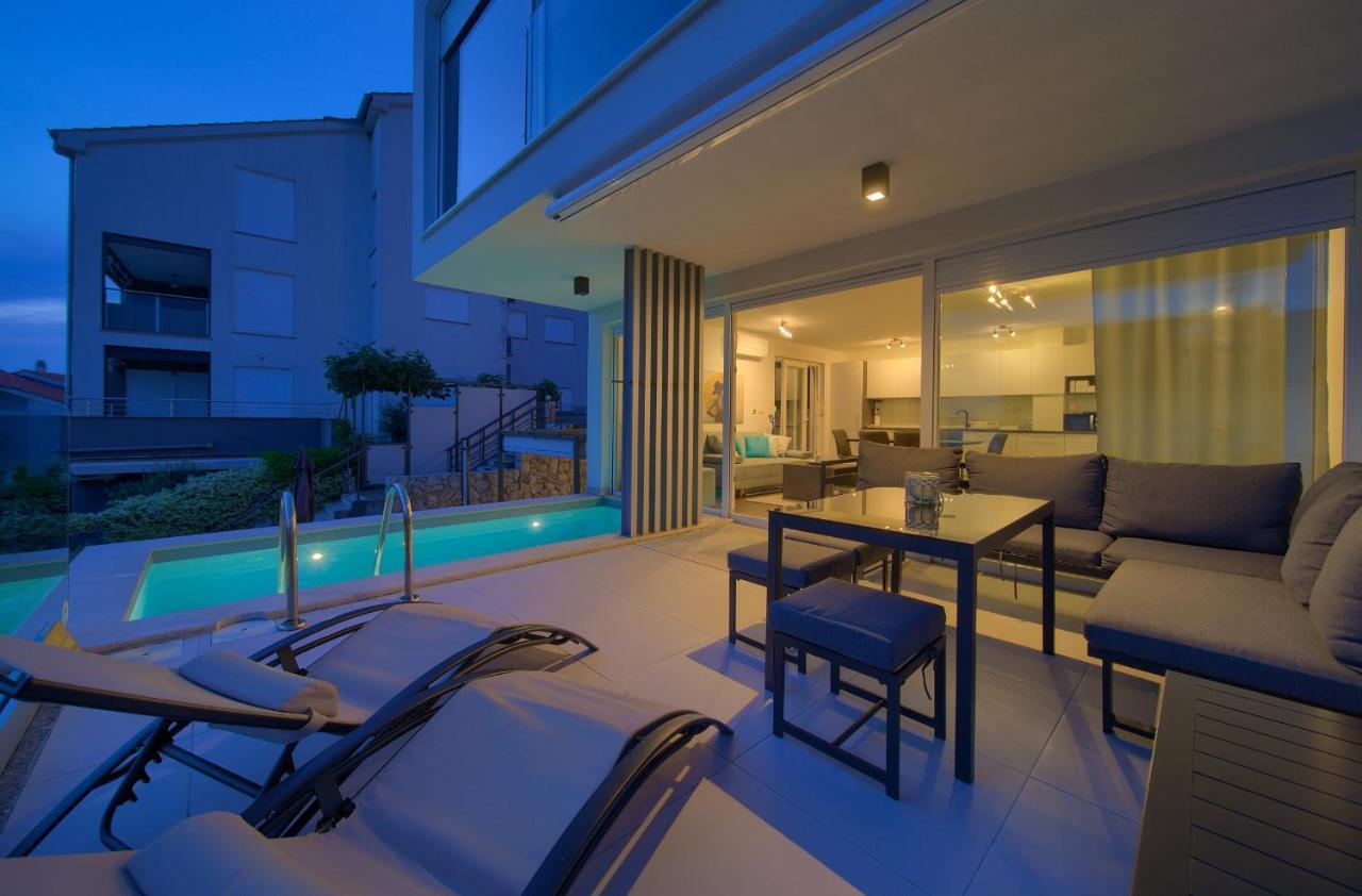 Villa Solis Lacus Modern Apartment - Private Heated Pool - Smart Tv Sky X - Free Parking Njivice Exterior foto